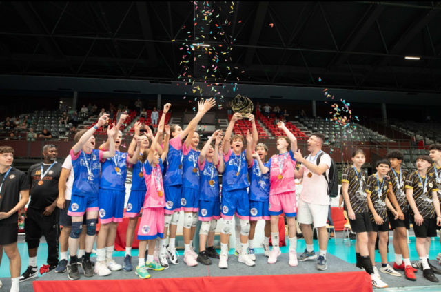 M15 CDF, 12 équipes, 1 vainqueur: Nîmes  Volley-ball
